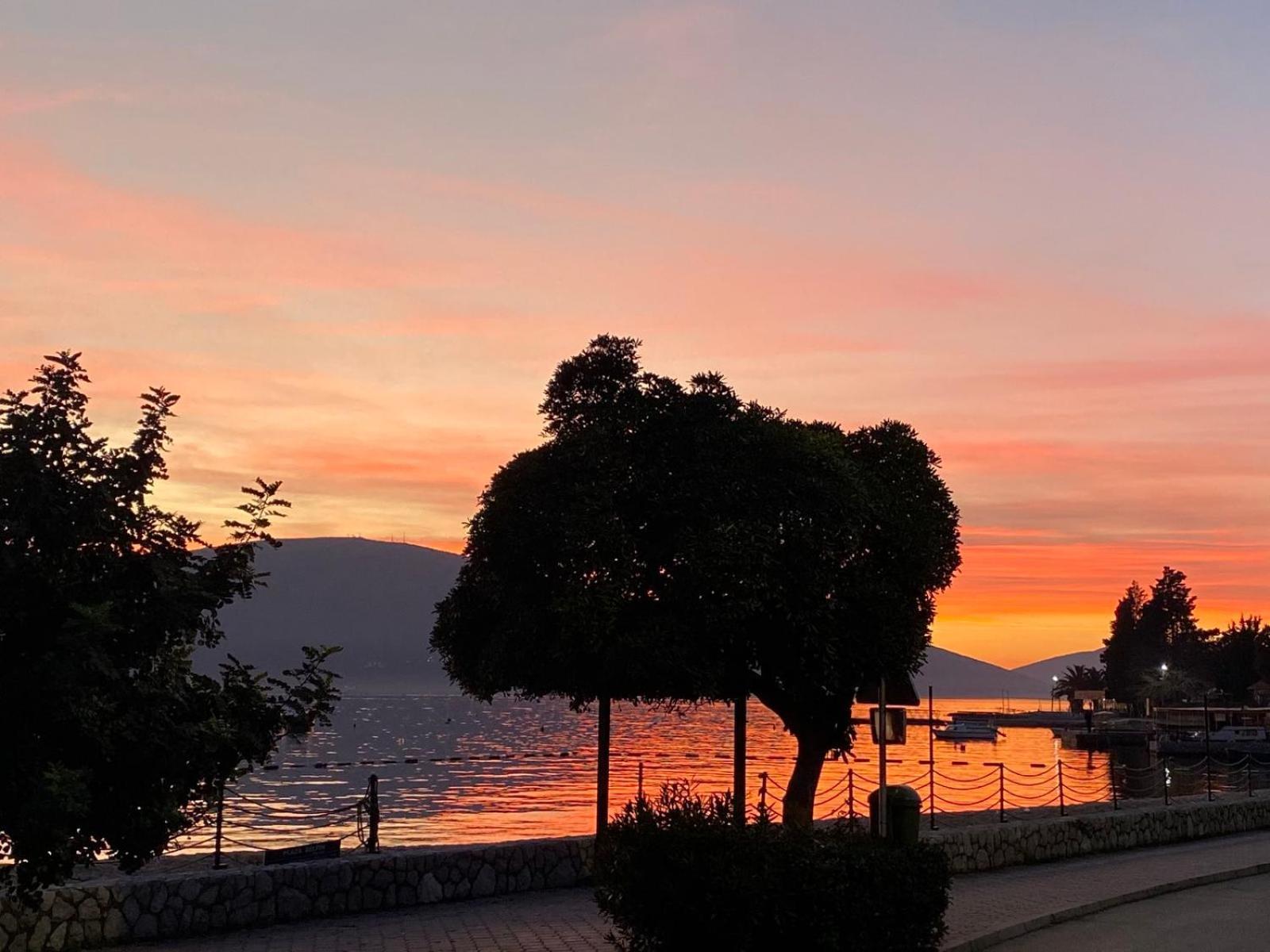 Apartment Casa Sul Mare Tivat Exterior foto